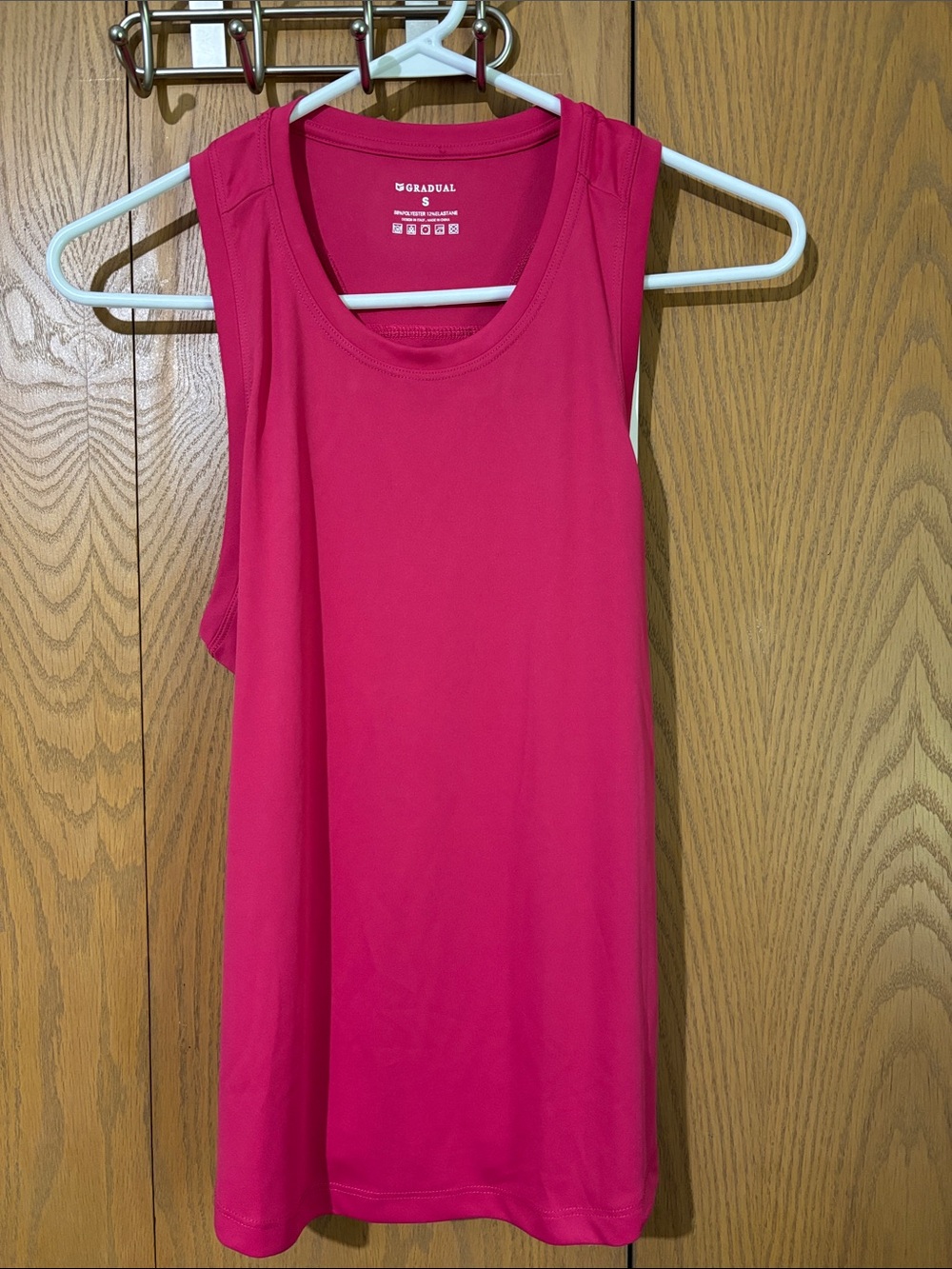 Gradual Women's small Sleeveless Active Tank Top Pink curved hem